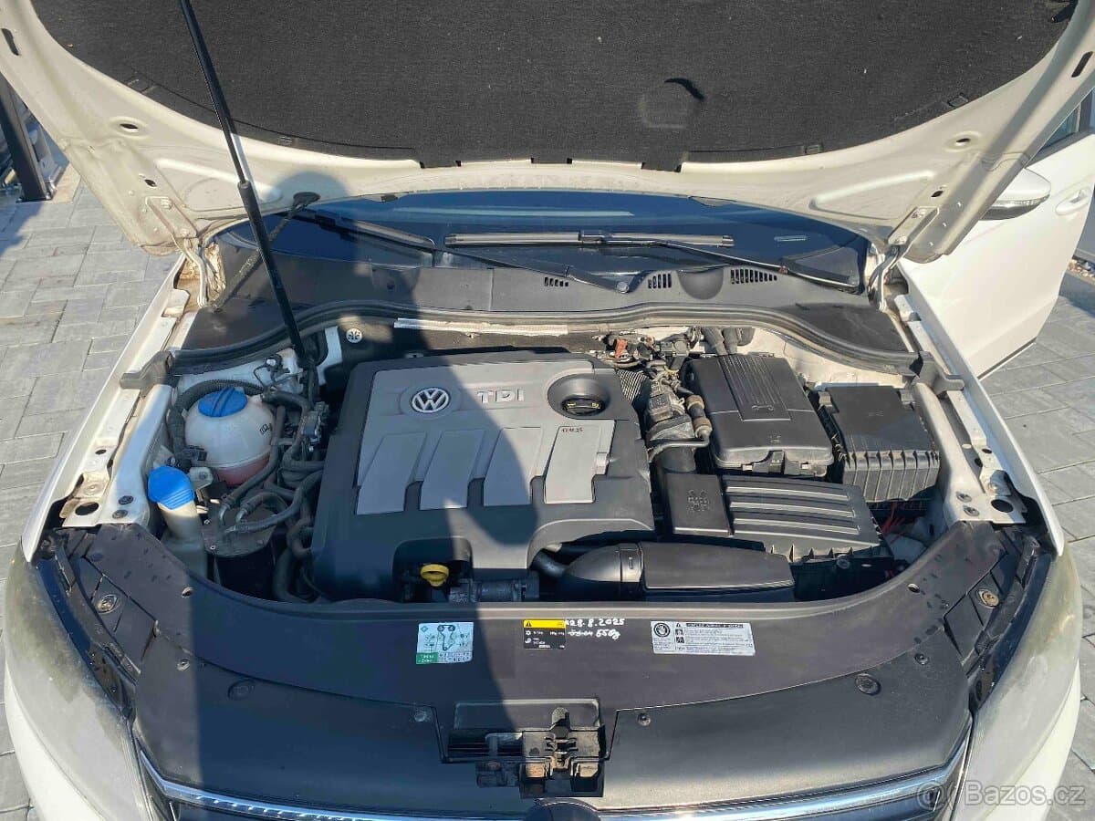 2013 Volkswagen PASSAT - 11