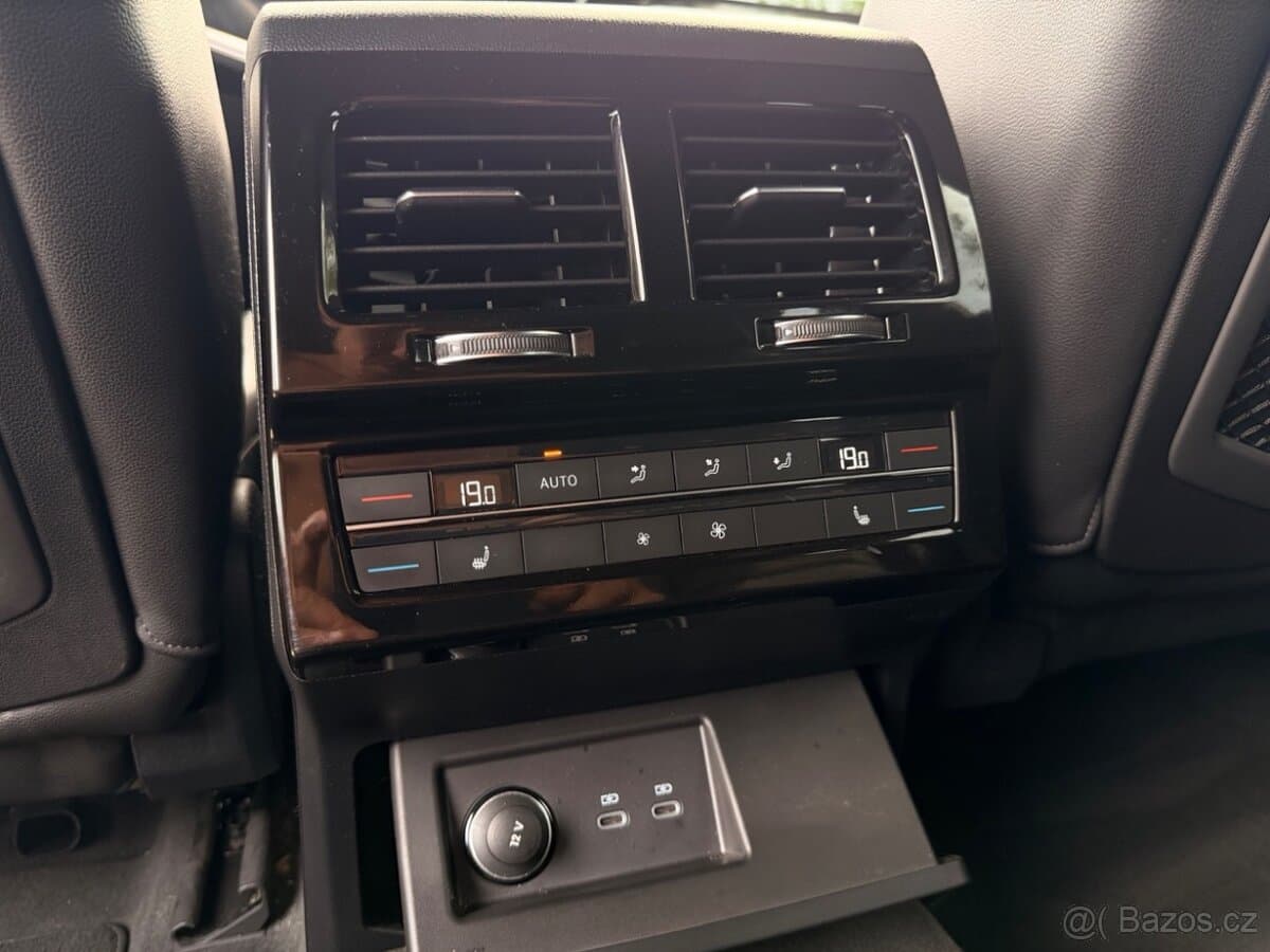 2022 Volkswagen TOUAREG - 11