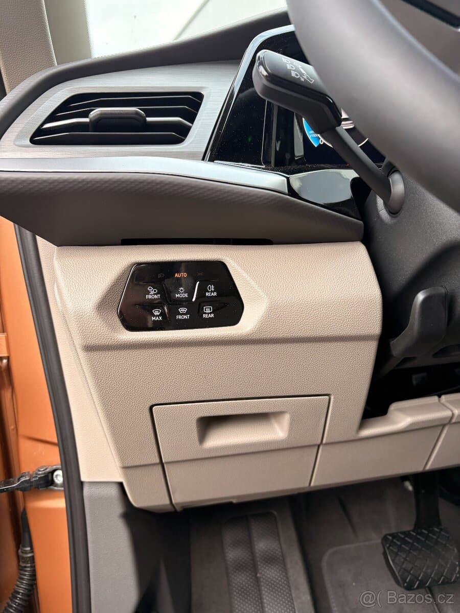 Volkswagen MULTIVAN - 11