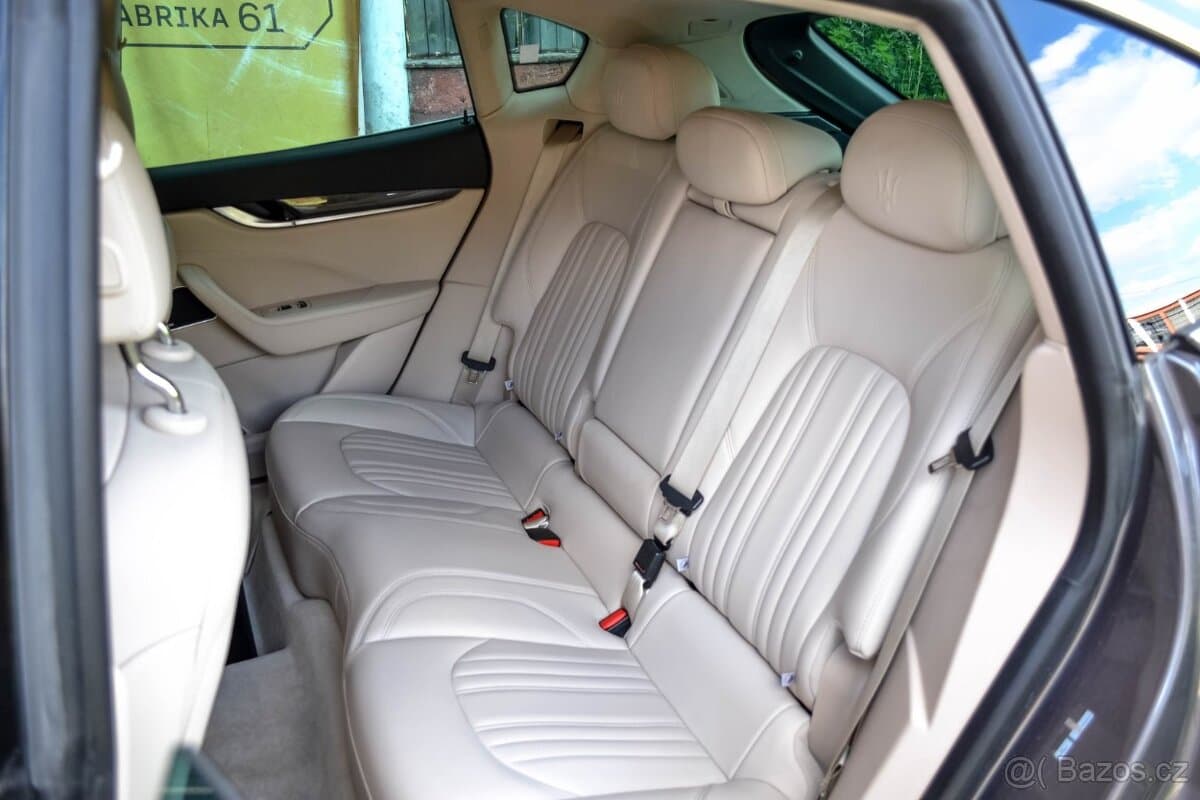 2017 Maserati LEVANTE - 11