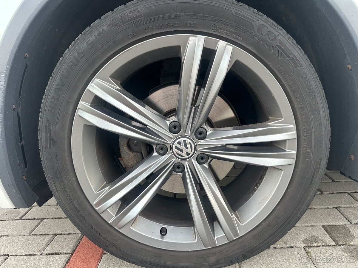 2018 Volkswagen TIGUAN - 11