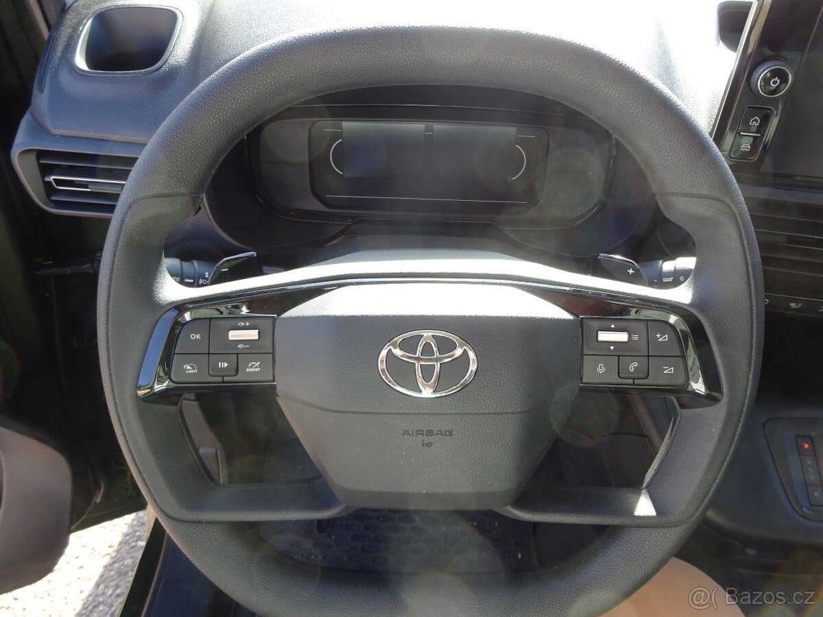 2025 Toyota PROACE - 11