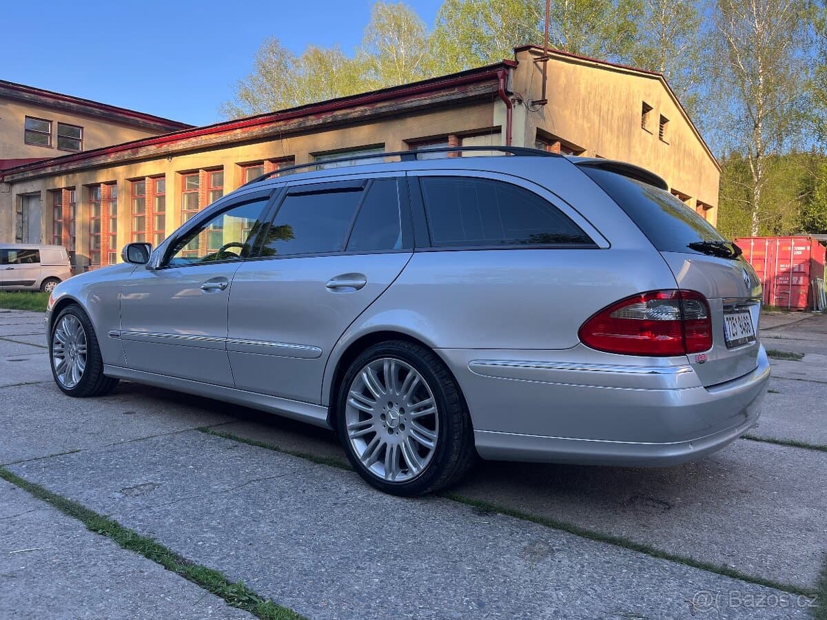 2007 Mercedes-Benz E-CLASS - 11