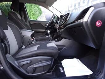 2015 Jeep CHEROKEE - 11