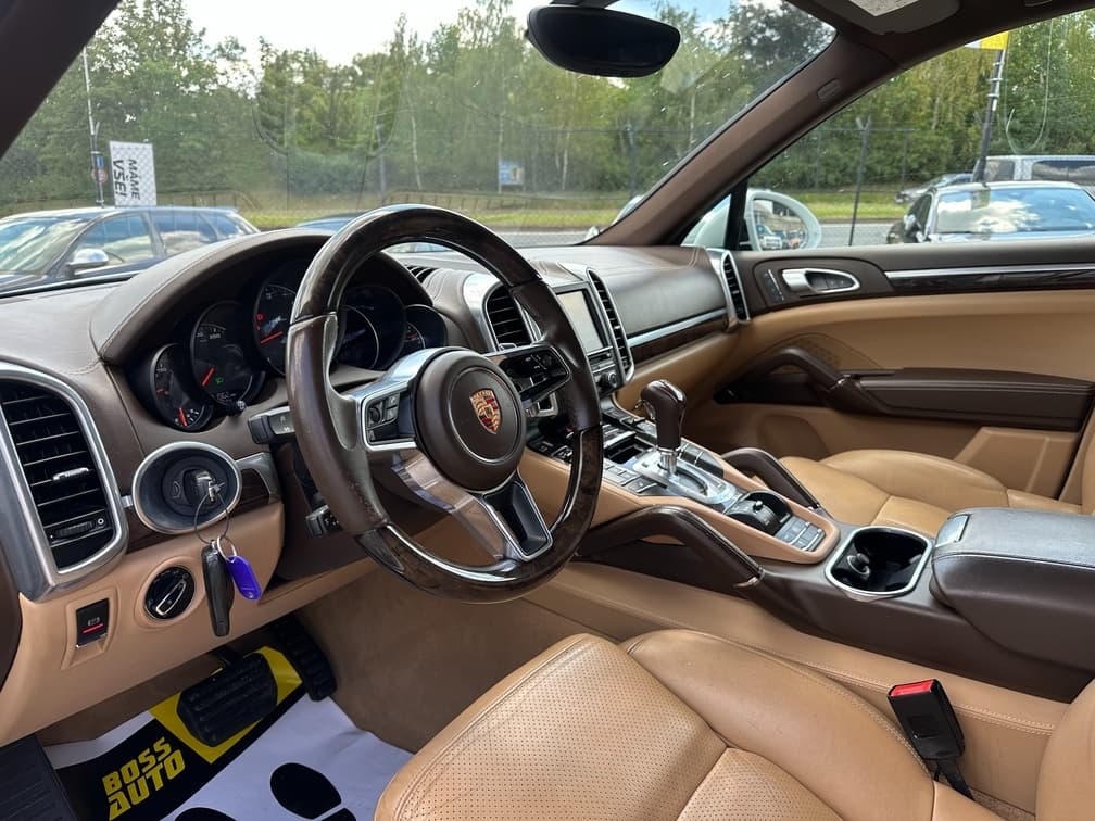 2015 Porsche CAYENNE - 11