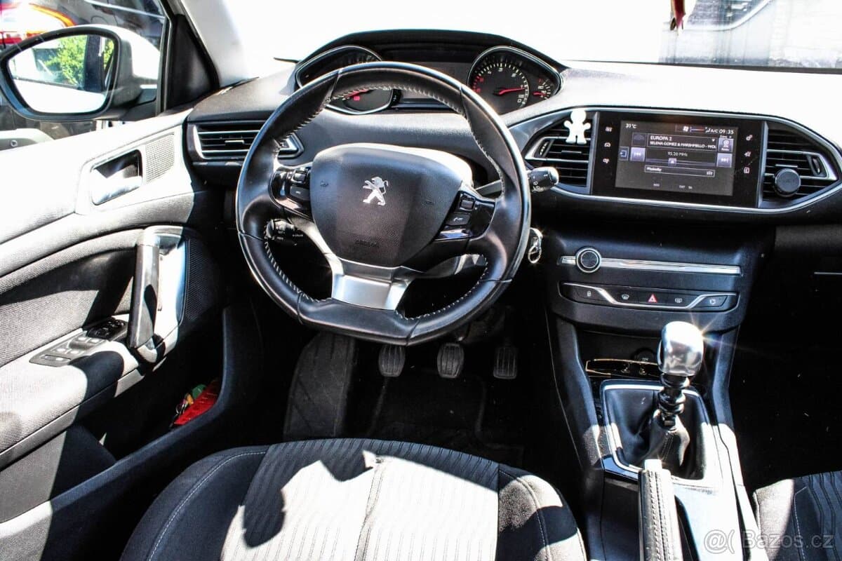 2015 Peugeot 308 - 11