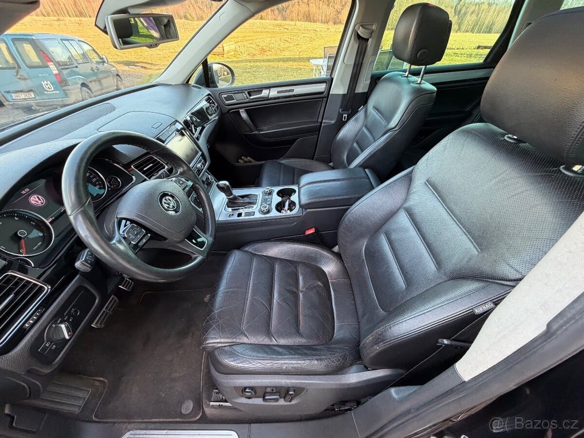 2010 Volkswagen TOUAREG - 11