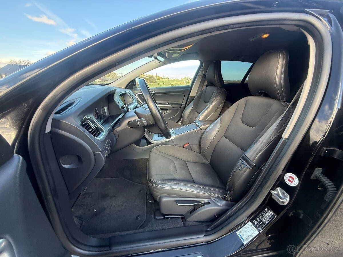 2015 Volvo V60 - 11