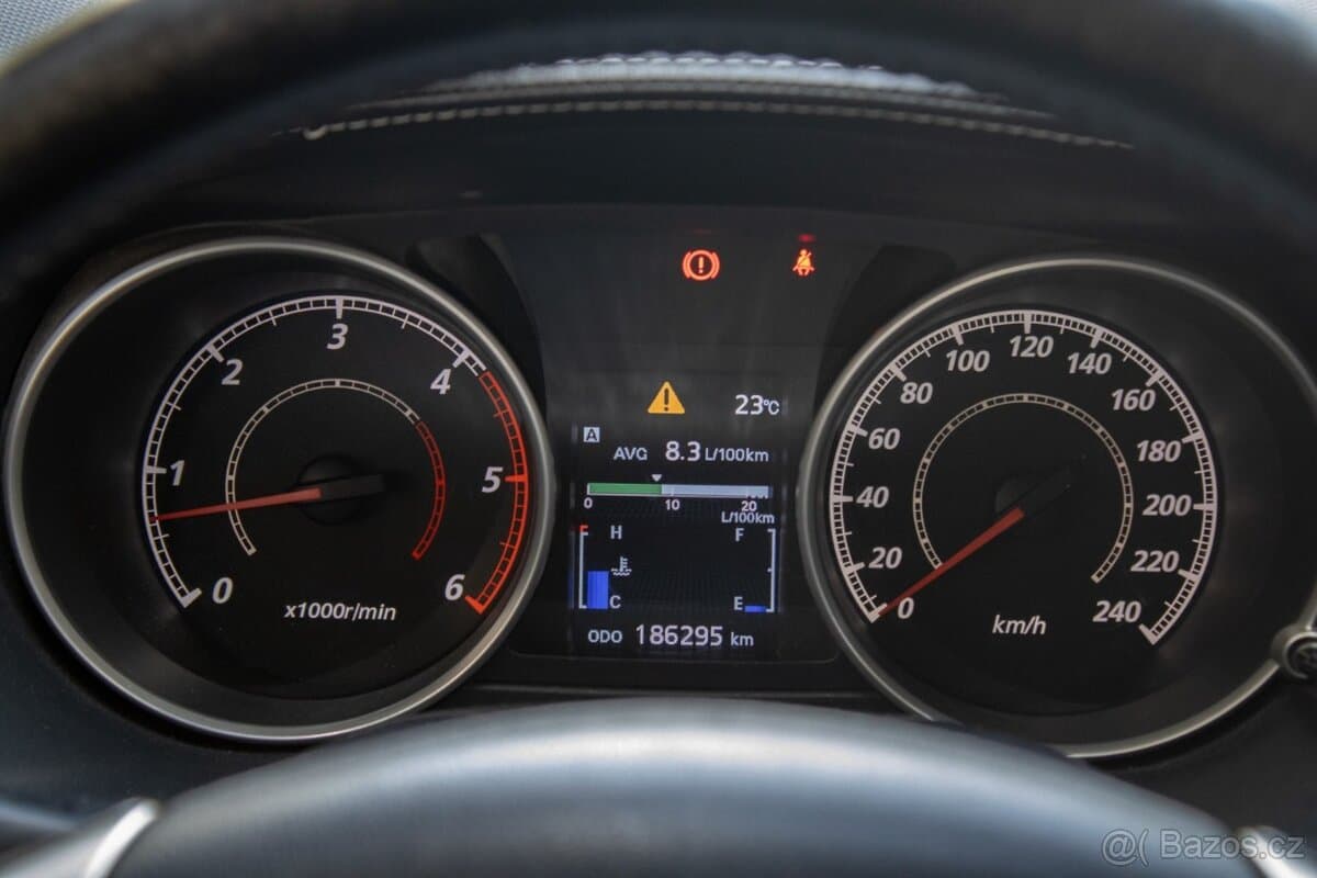 2011 Mitsubishi OUTLANDER - 11