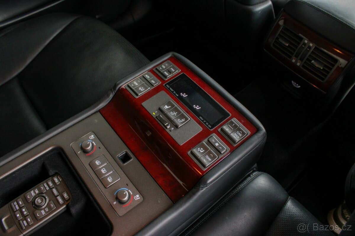 2010 Lexus LS - 11