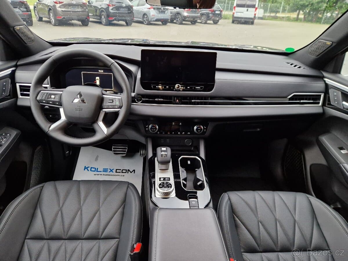 2026 Mitsubishi OUTLANDER - 11