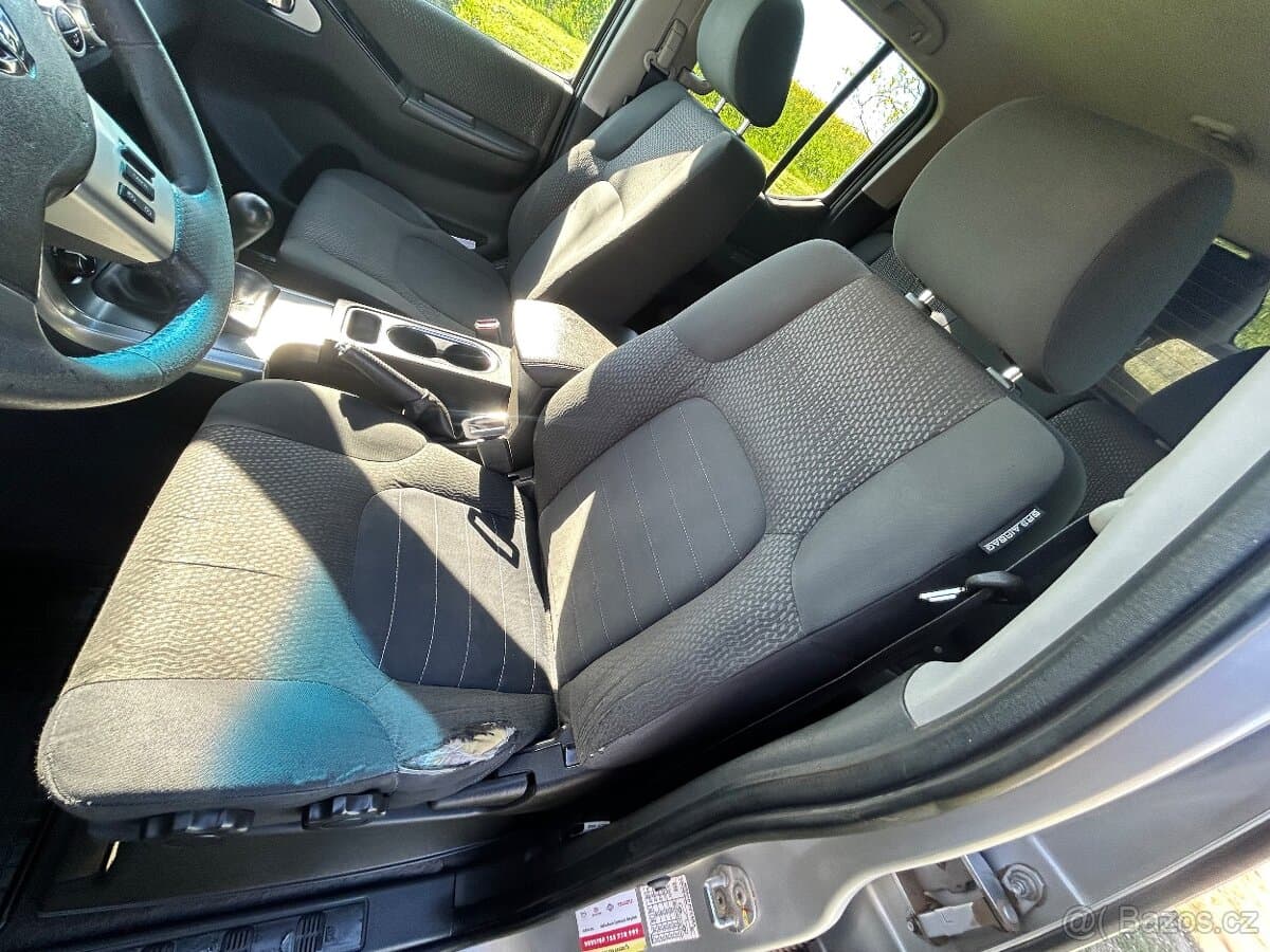 2010 Nissan NAVARA - 11