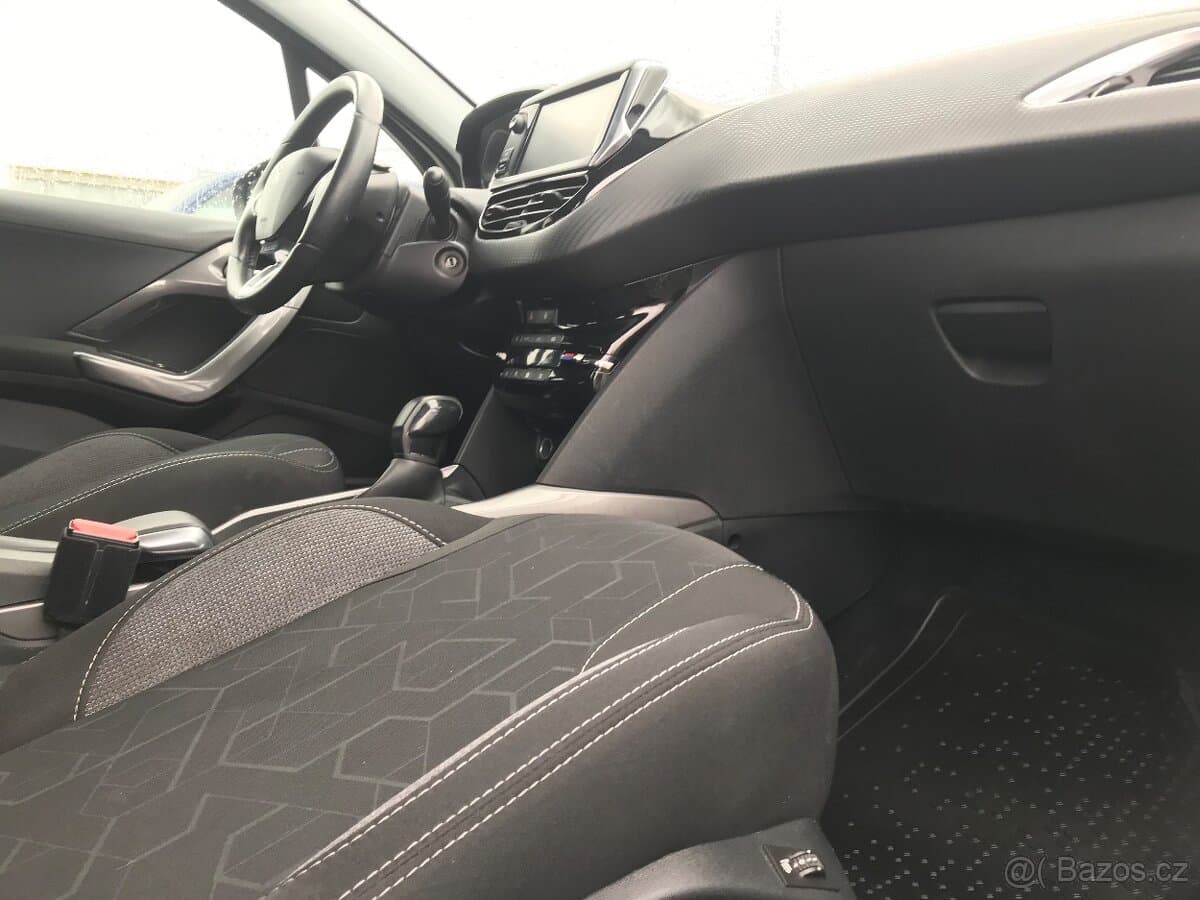 2017 Peugeot 2008 - 11