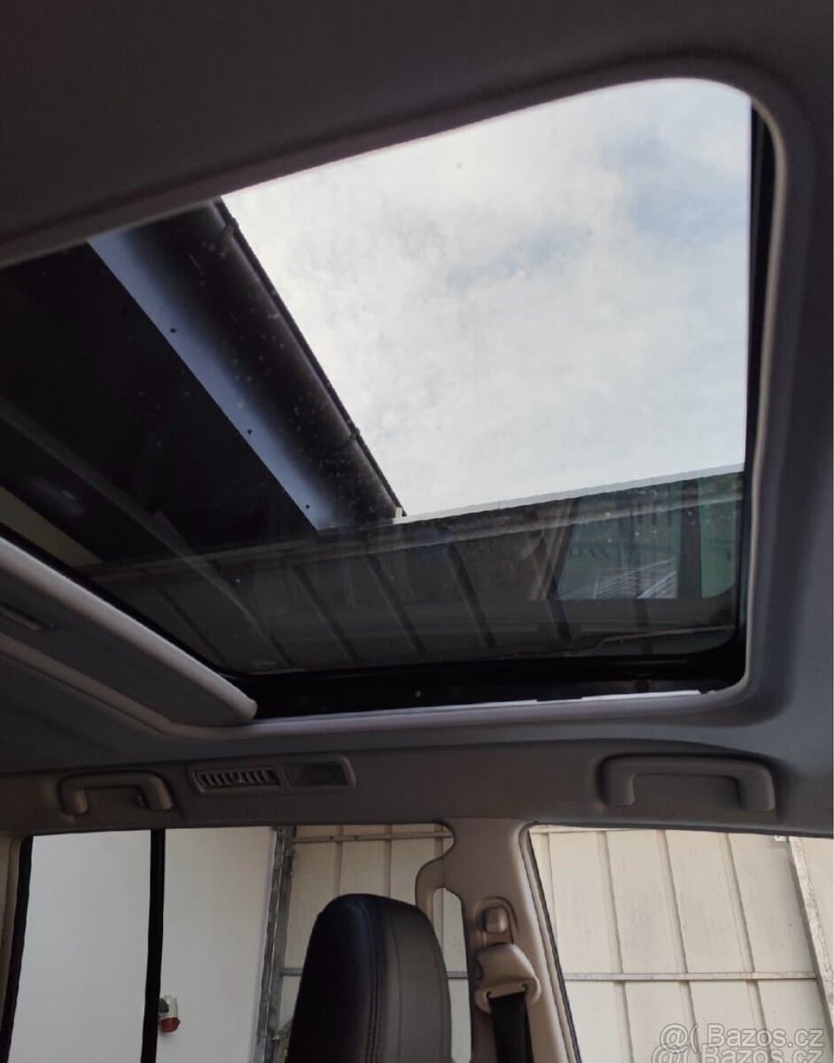 2009 Mitsubishi PAJERO - 11