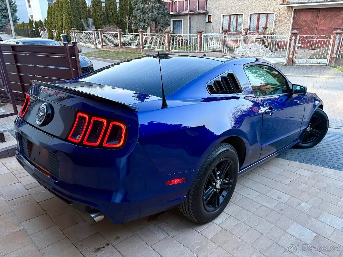 2013 Ford MUSTANG - 11