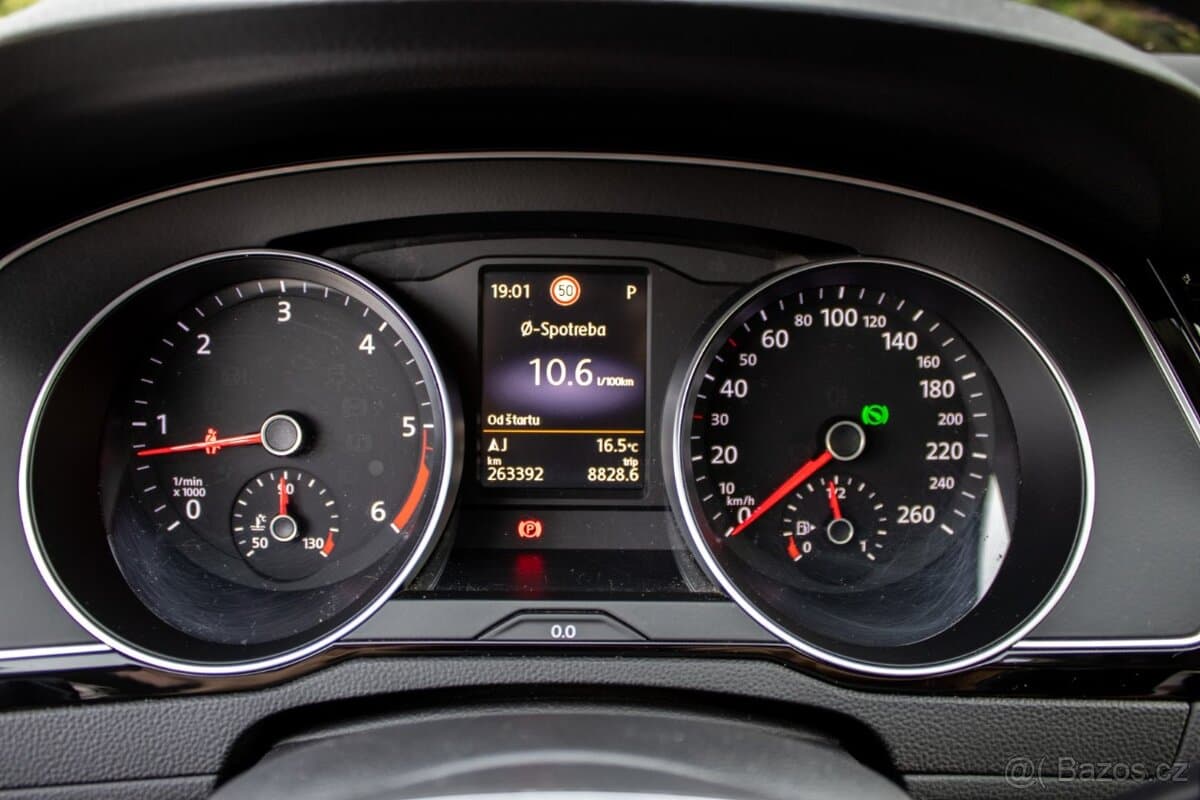 2016 Volkswagen PASSAT - 11