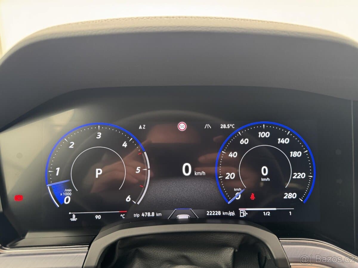 2025 Volkswagen TOUAREG - 11
