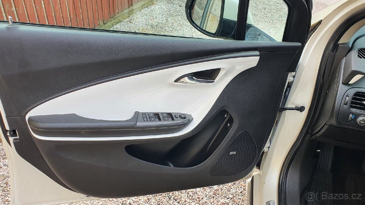 2013 Opel AMPERA - 11