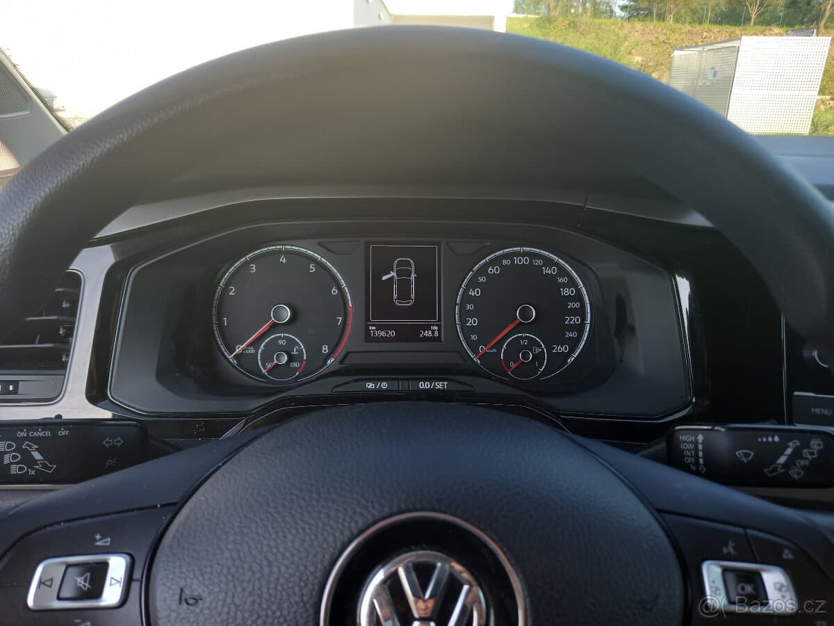 2020 Volkswagen POLO - 11