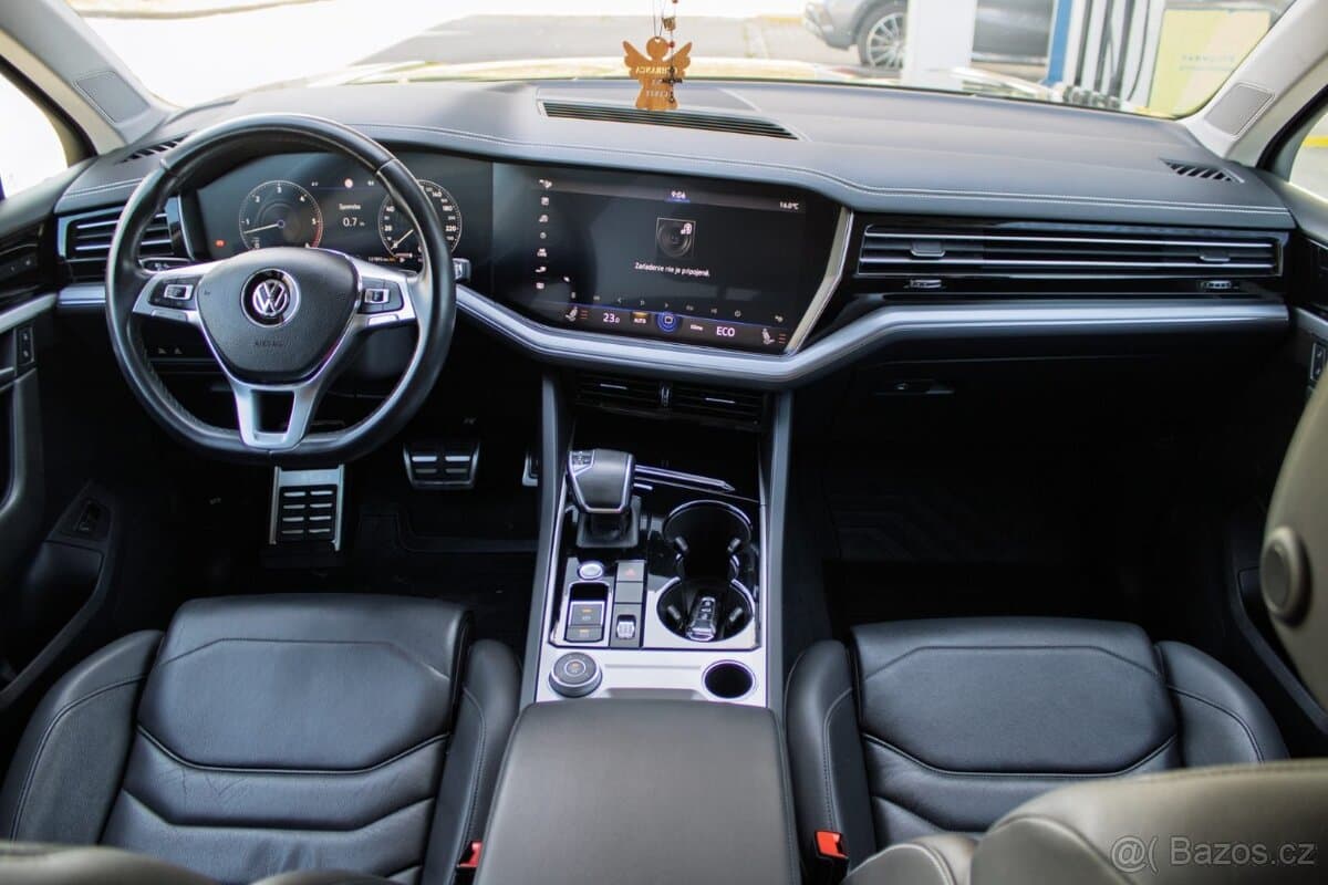 2019 Volkswagen TOUAREG - 11