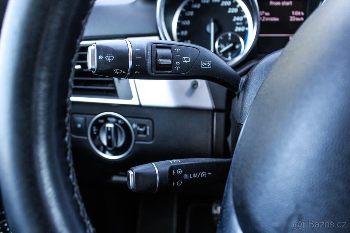 2011 Mercedes-Benz M-CLASS - 11