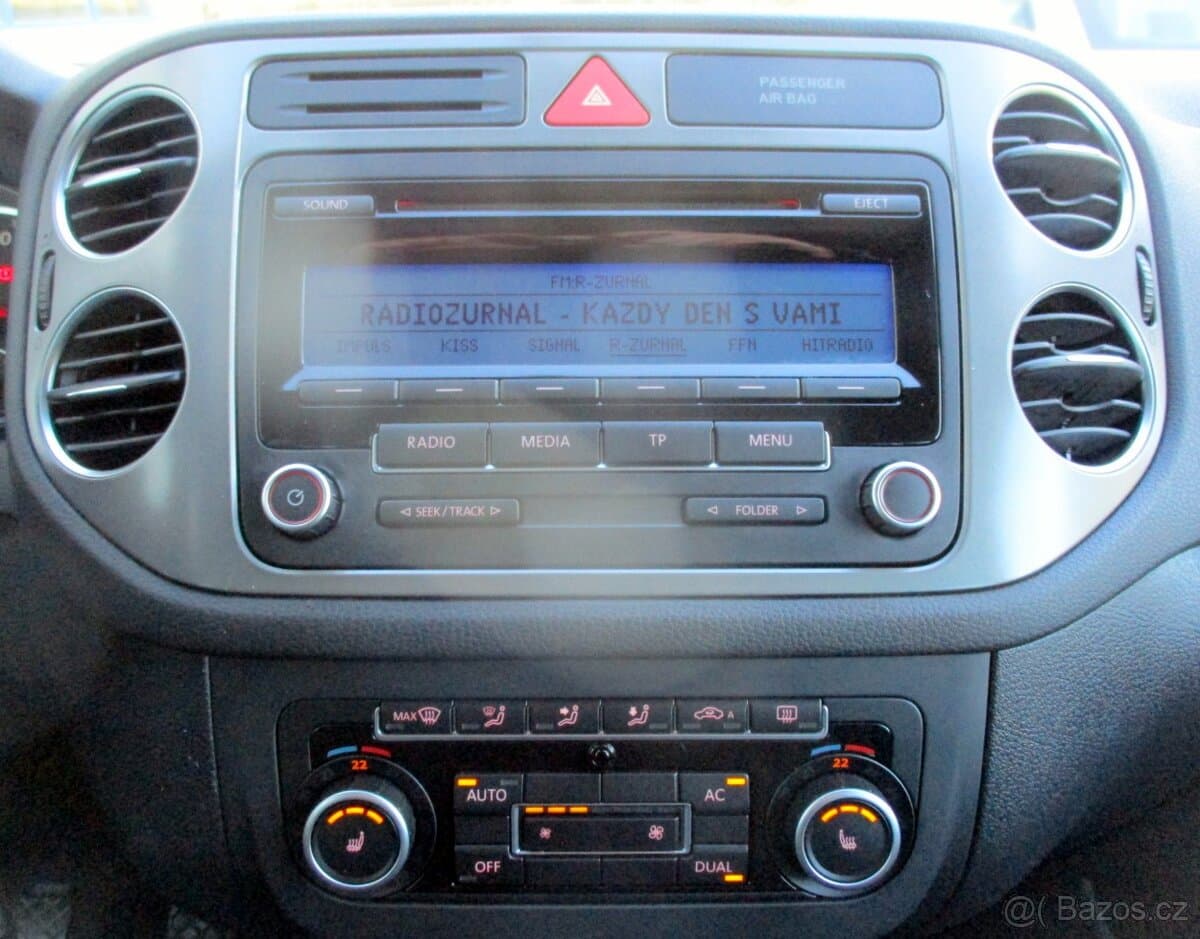 2011 Volkswagen TIGUAN - 11
