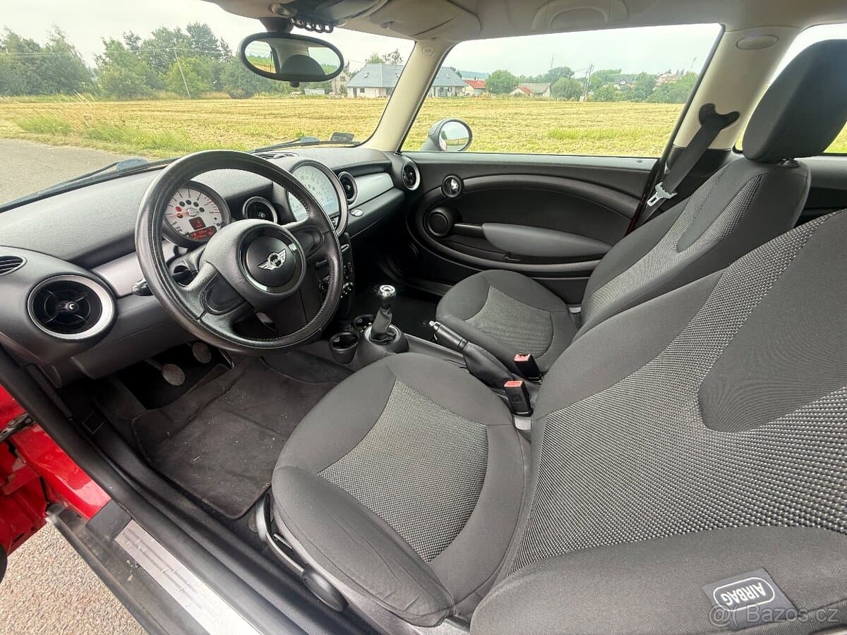 2011 Mini ONE - 11