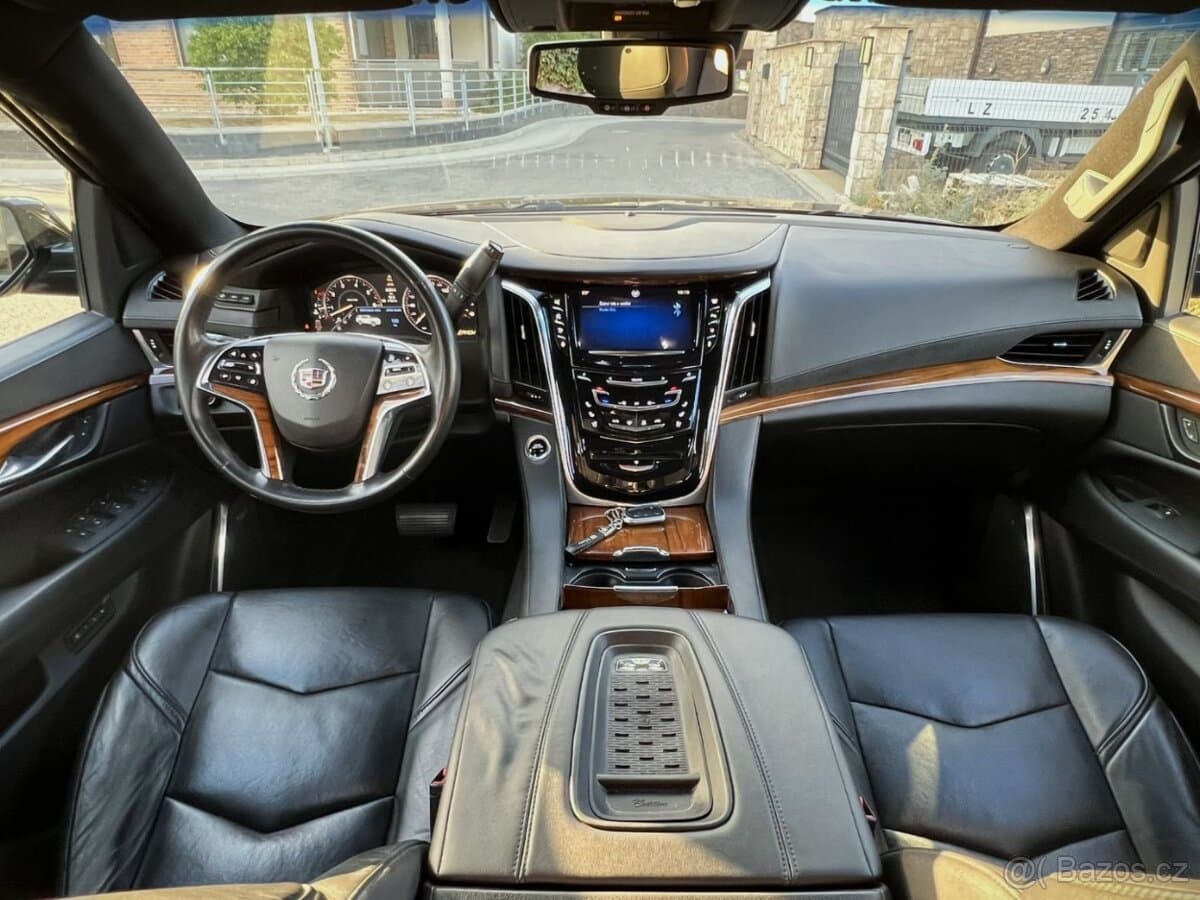 2015 Cadillac ESCALADE - 11