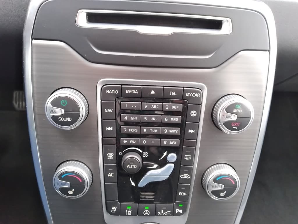 2016 Volvo V70 - 11