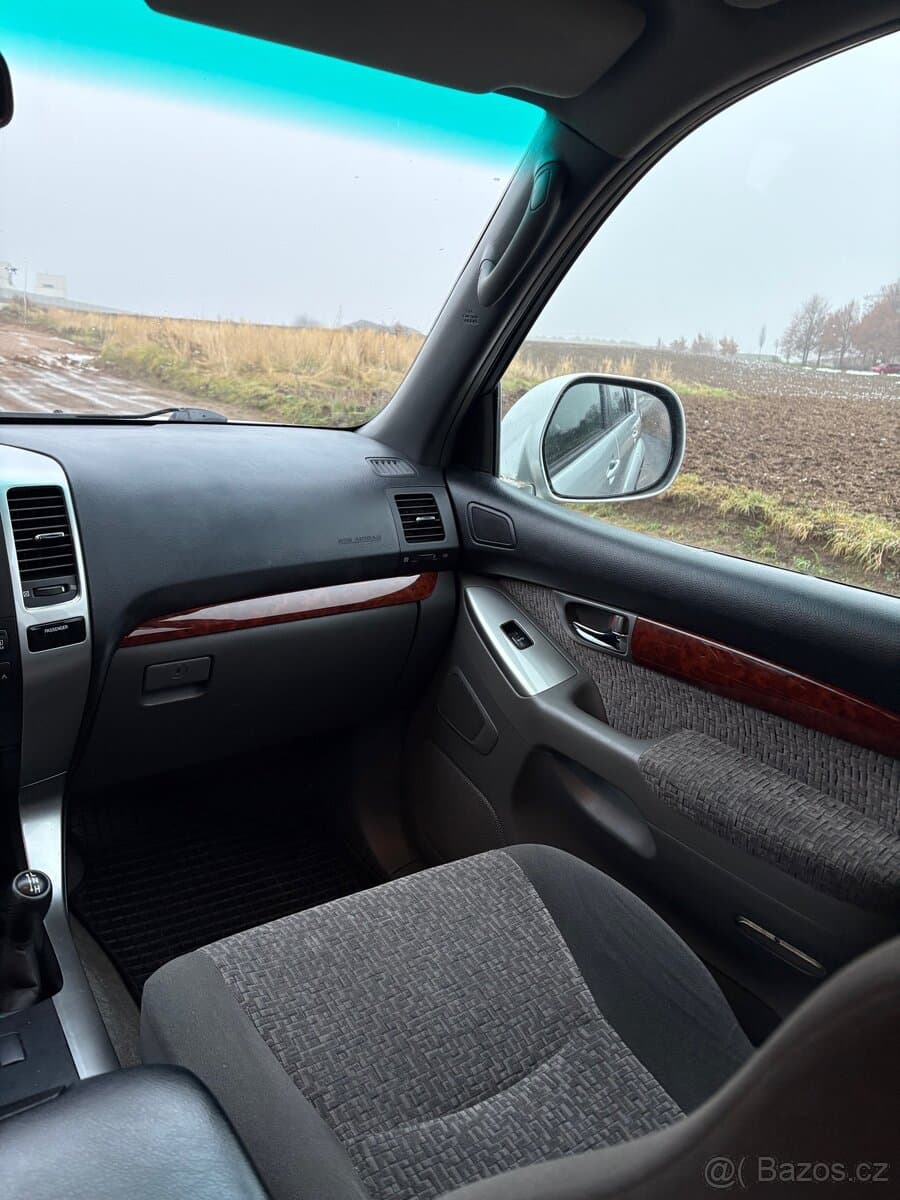 2004 Toyota LAND CRUISER - 11