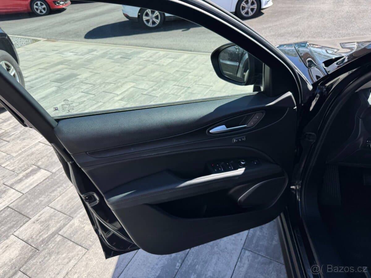 2018 Alfa Romeo STELVIO - 11