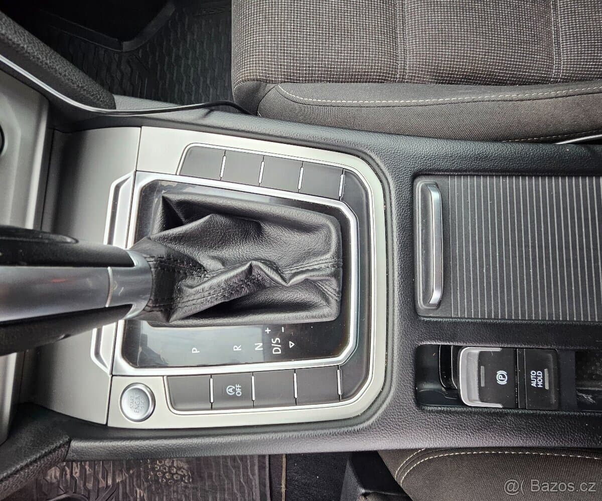 2015 Volkswagen PASSAT - 11
