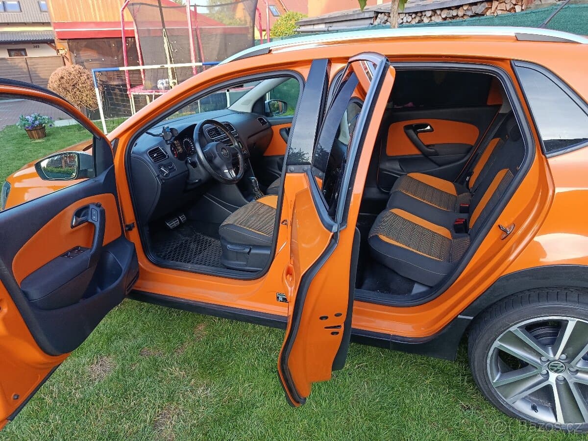2012 Volkswagen POLO - 11