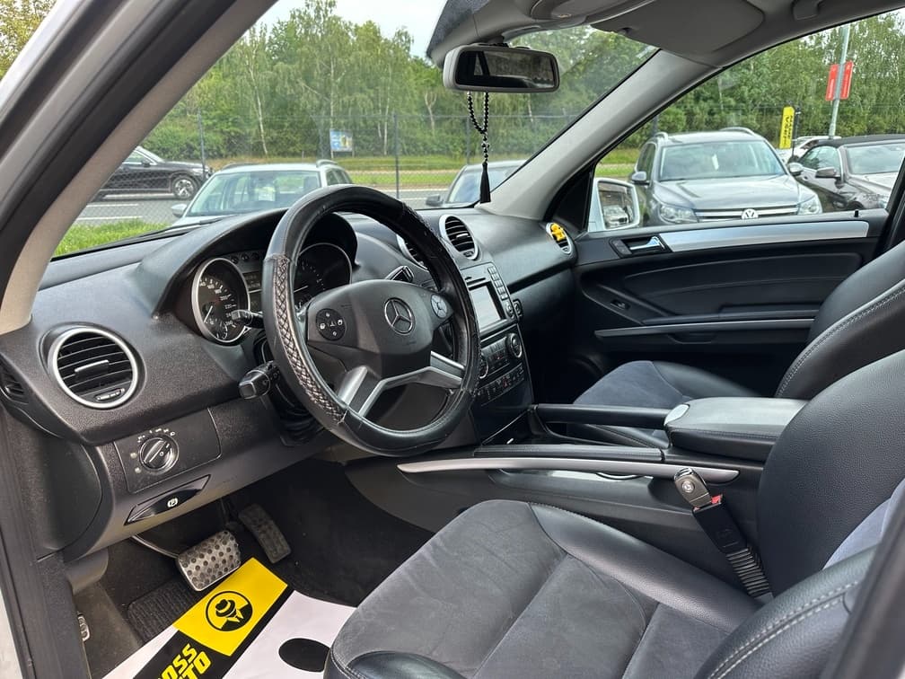 2011 Mercedes-Benz M-CLASS - 11