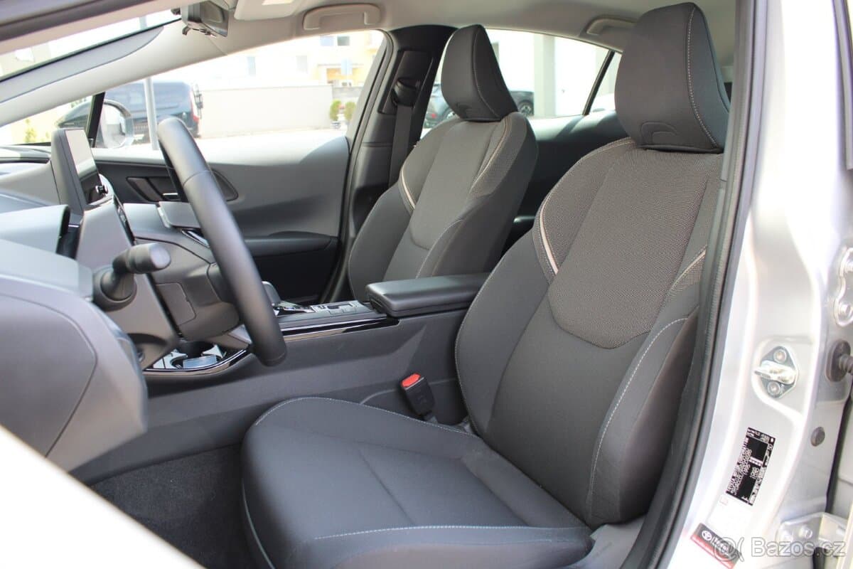 2023 Toyota PRIUS - 11