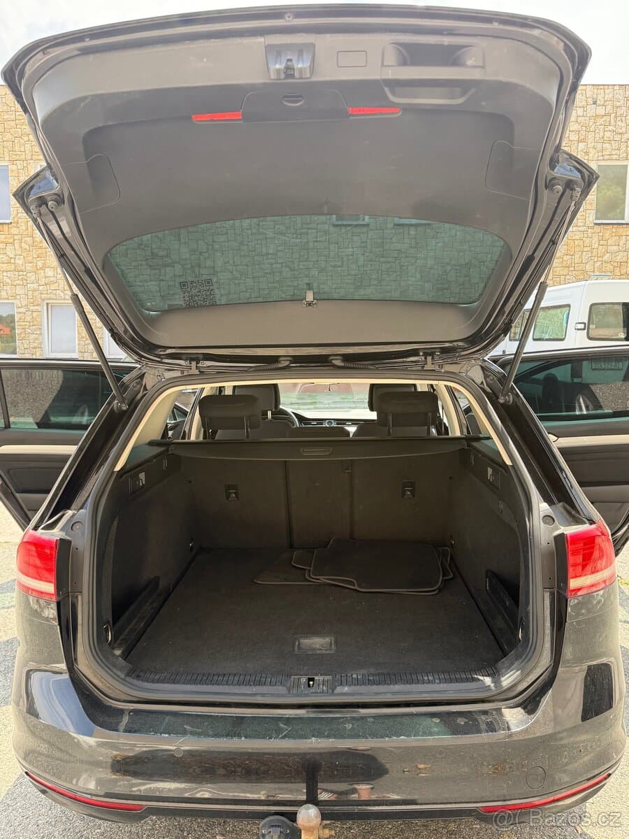 2018 Volkswagen PASSAT - 11