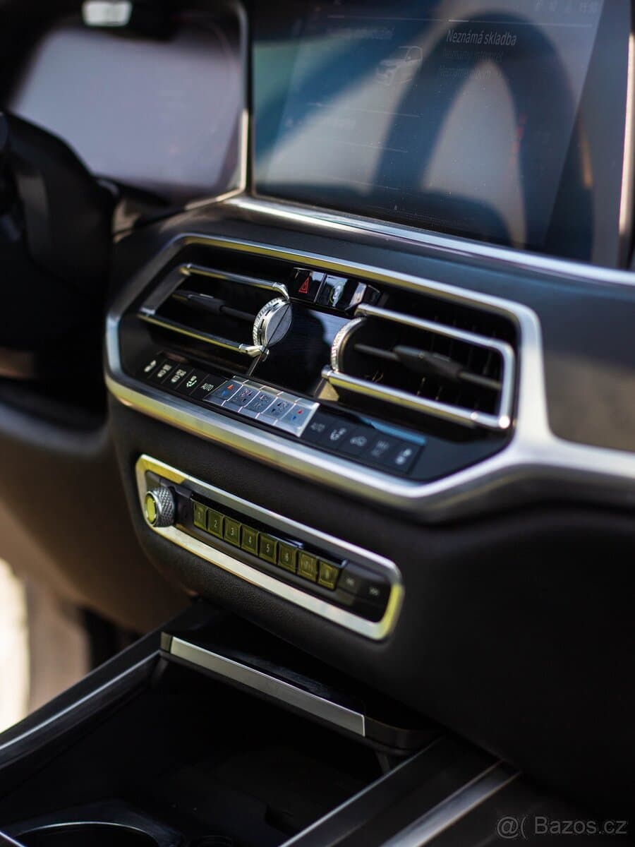 2020 BMW X7 - 11