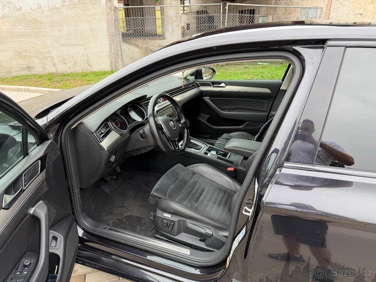 2015 Volkswagen PASSAT - 11