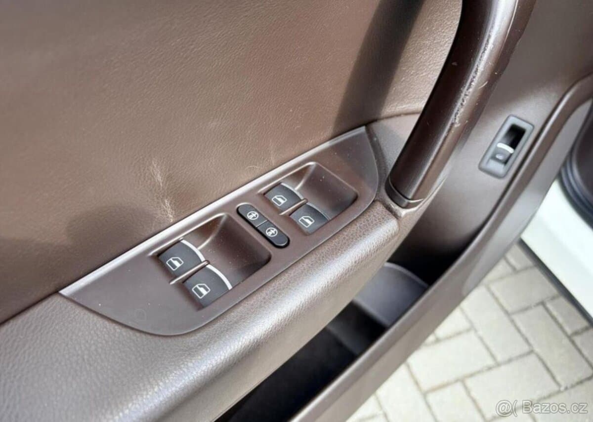 2011 Volkswagen TOUAREG - 11