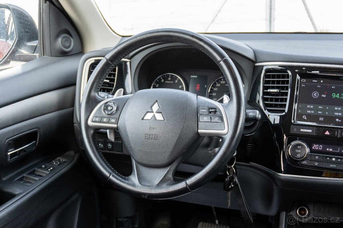 2013 Mitsubishi OUTLANDER - 11