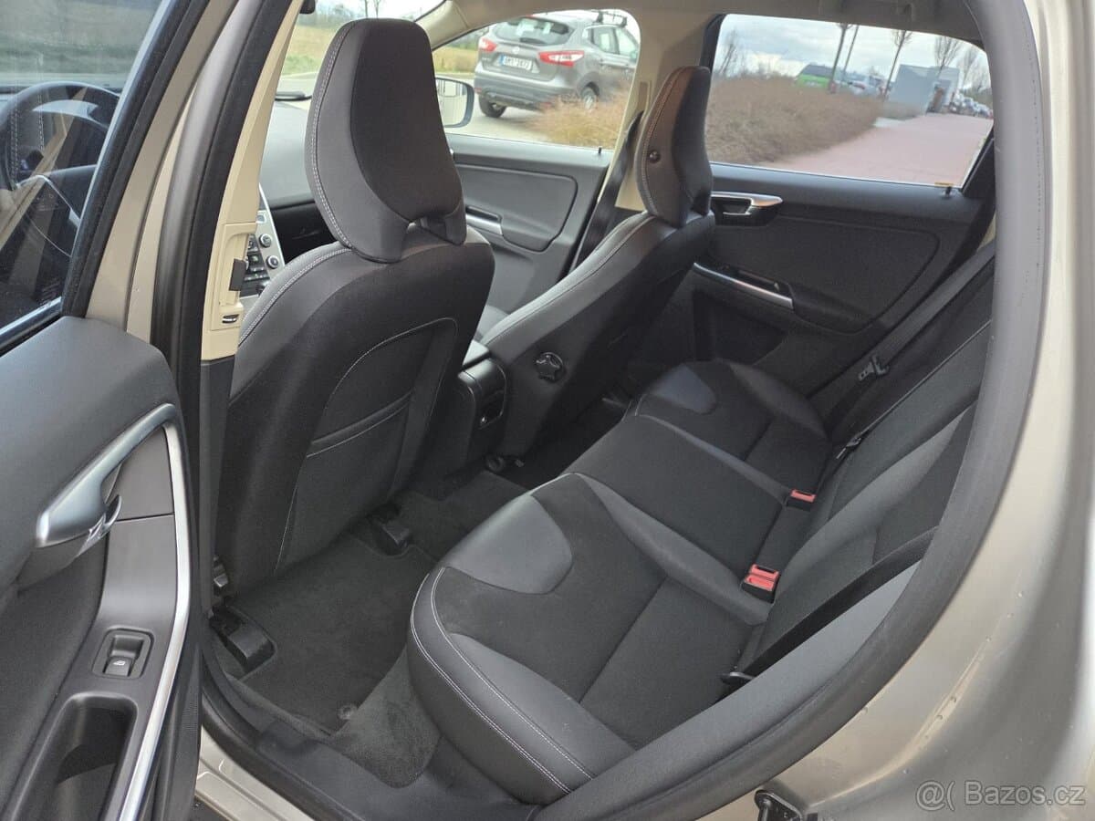 2010 Volvo XC60 - 11