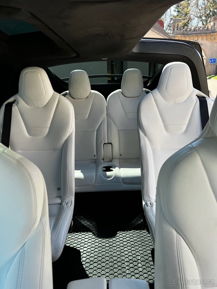 2017 Tesla MODEL X - 11