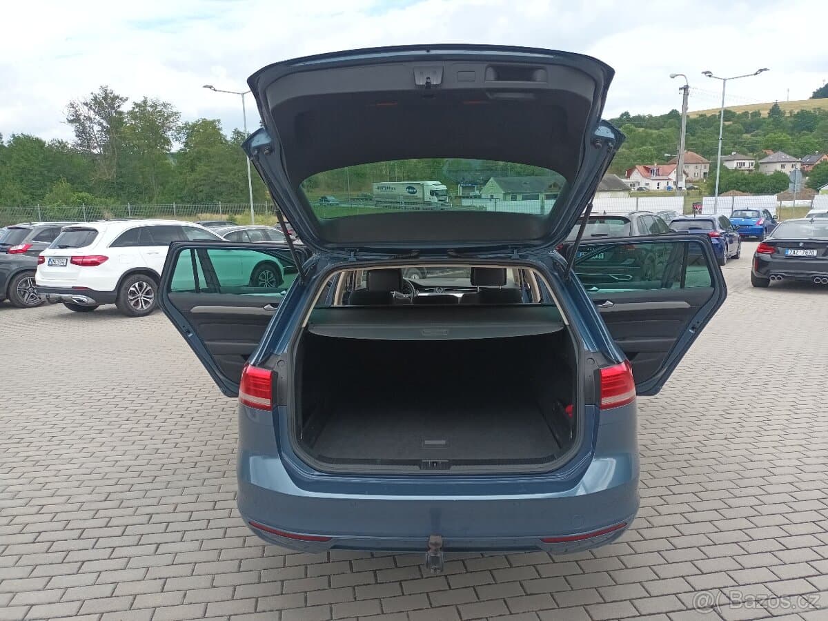 2018 Volkswagen PASSAT - 11