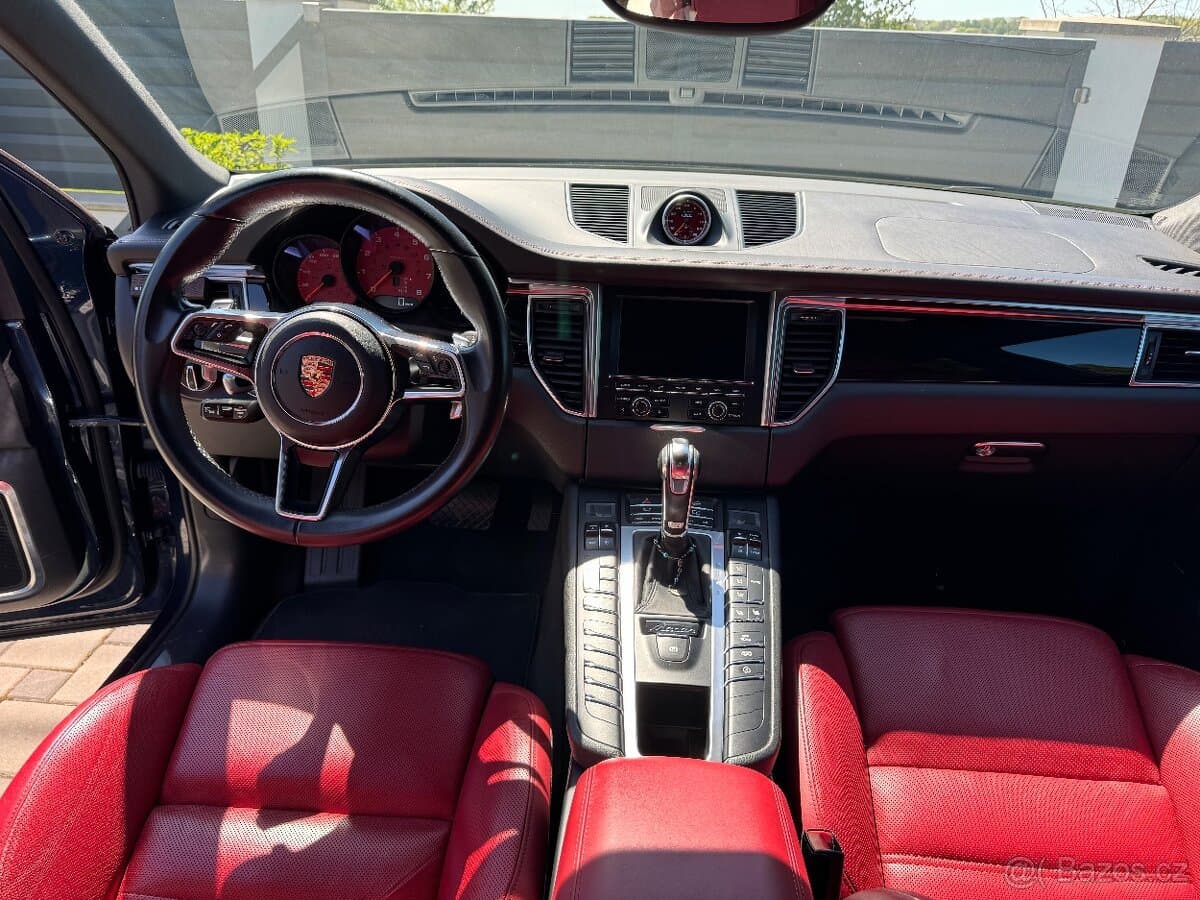 2015 Porsche MACAN - 11