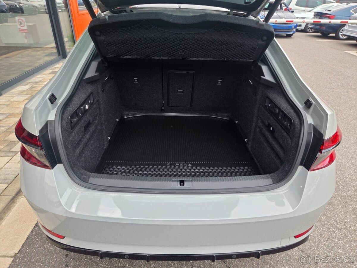 2020 Škoda SUPERB - 11