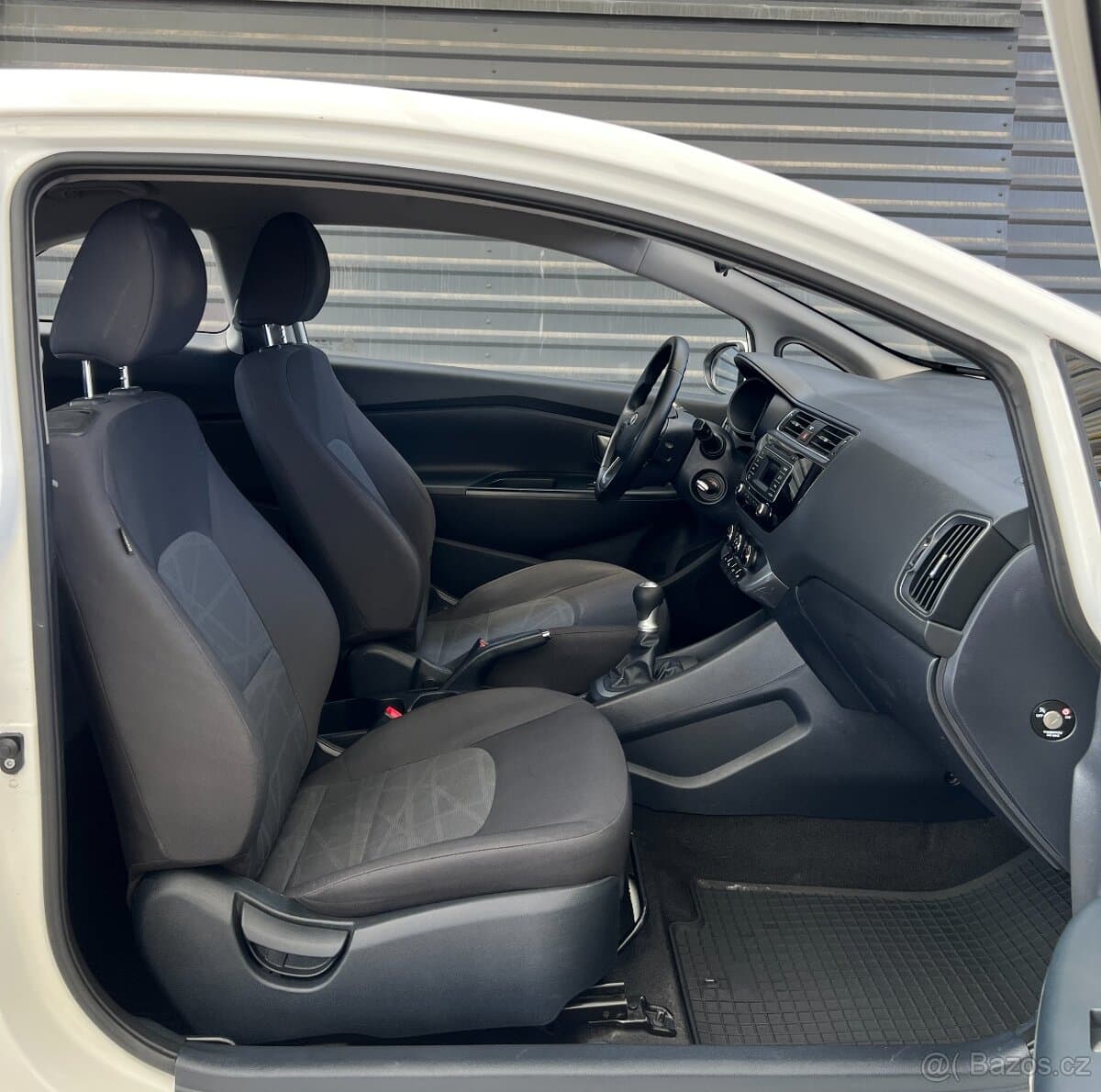 2015 Kia RIO - 11