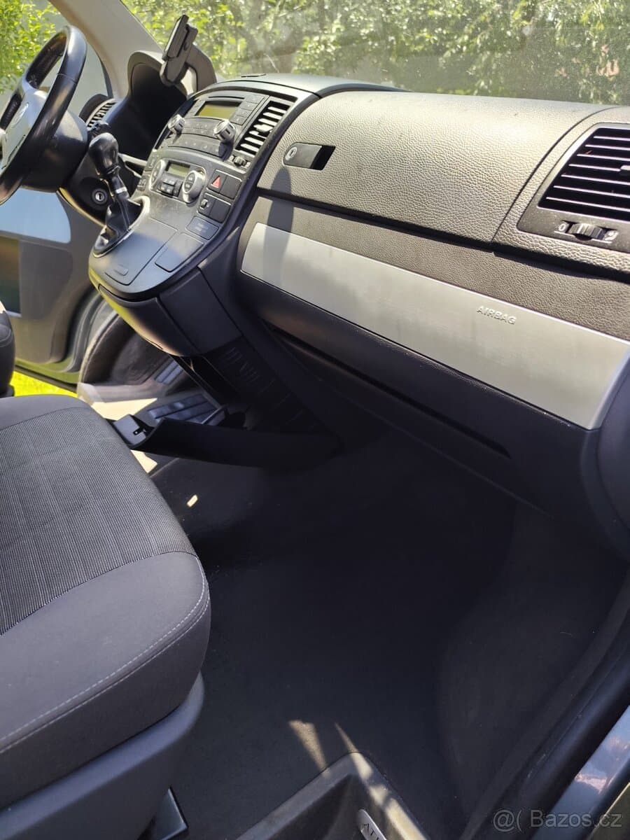 2008 Volkswagen MULTIVAN - 11