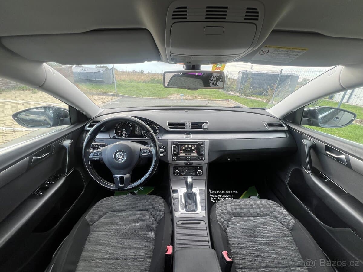 2011 Volkswagen PASSAT - 11