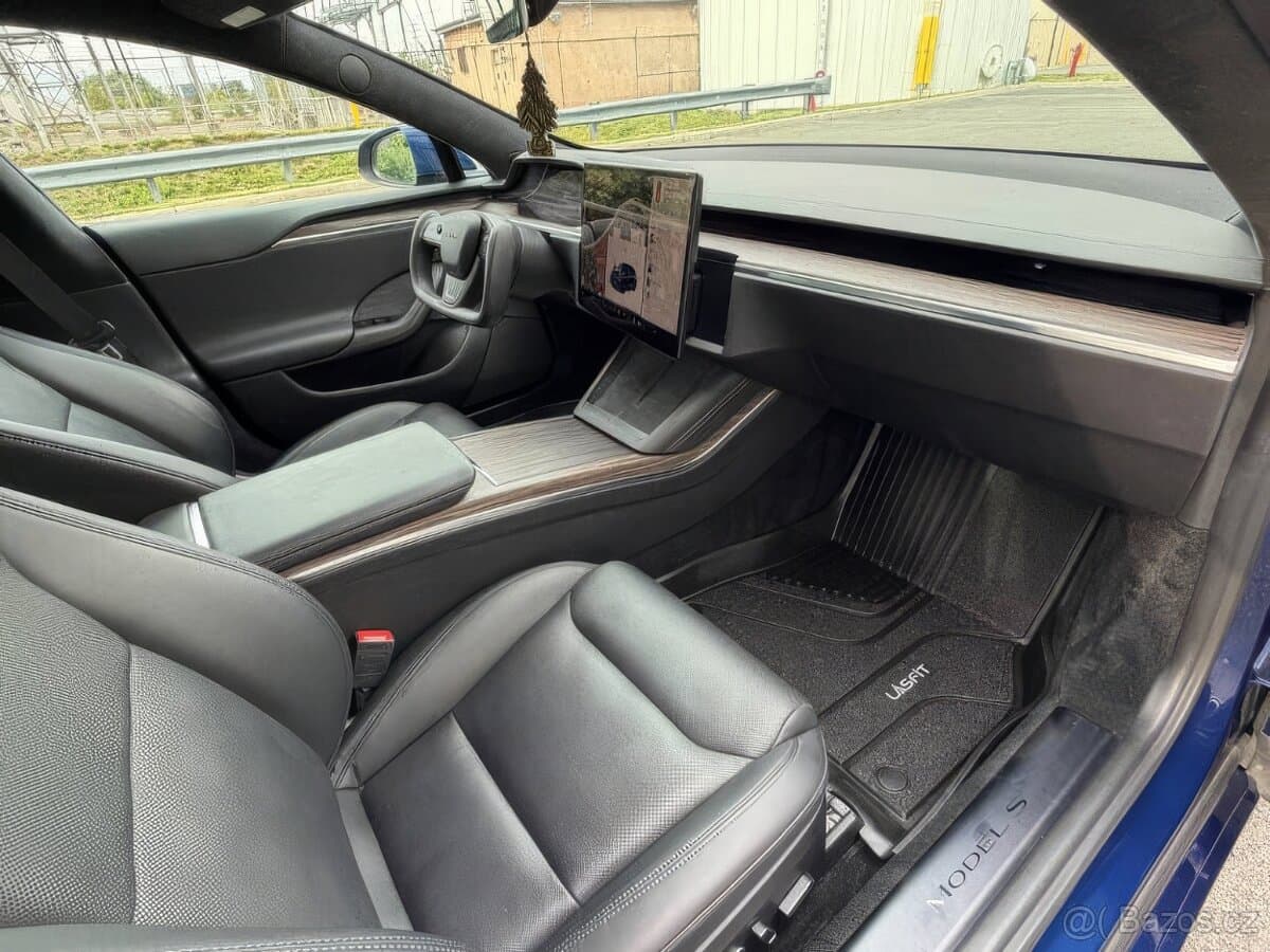 2022 Tesla MODEL S - 11