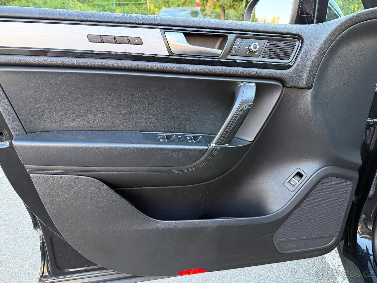 2013 Volkswagen TOUAREG - 11